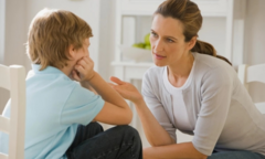 Cha mẹ nên làm gì để trẻ yên tâm trước dịch Covid-19?