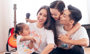 Khoảnh khắc ấm áp của gia đình Khánh Thi - Phan Hiển trong ngày 8/3