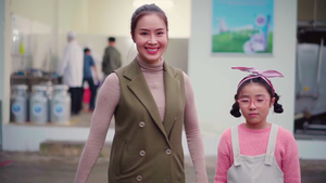 Mẹ con Hồng Diễm khám phá 'Đại bản doanh' của Cô Gái Hà Lan