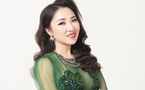 'Mỹ nhân hát nhạc Nga' sáng tác ca khúc đầu tay ca ngợi sự hy sinh của người mẹ