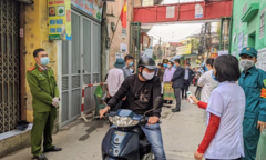 Nhiều người cùng chuyến bay với ca nhiễm Covid-19 thứ 17 âm tính với nCoV