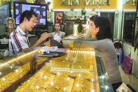 Giá vàng chạm ngưỡng 1.700 USD/ounce