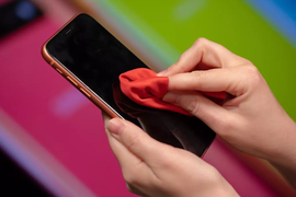 Vệ sinh điện thoại thế nào để ngừa Covid-19?