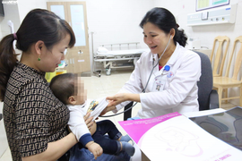 Sợ Covid-19 không dám đưa con đi khám, cha mẹ coi chừng hại trẻ