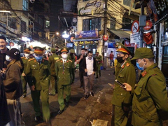 Quận Hoàn Kiếm cách ly toàn bộ 17 người về trên chuyến bay VN0054