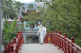 Video: Nhiều di tích ở Hà Nội tạm đóng cửa, phun khử khuẩn chống Covid-19