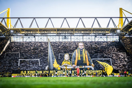 Covid-19 hoành hành ở Đức, Dortmund phải đá trên sân không khán giả