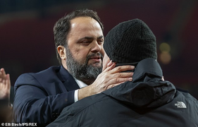 Ông chủ nhiễm Covid-19, cả đội bóng Hy Lạp phải đến bệnh viện xét nghiệm 