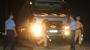 Hai trung tá CSGT ở Đồng Nai bị tố bảo kê xe tự nhận kỉ luật