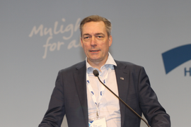 Tiếp xúc với người nghi nhiễm Covid-19, Bộ trưởng Quốc phòng Na Uy tự cách ly