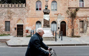 Góa phụ Italy mắc kẹt trong nhà cùng thi thể chồng nhiễm Covid-19