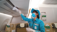 Video: Cận cảnh quy trình khử trùng máy bay trước khi cất cánh giữa mùa dịch