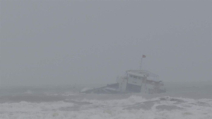 Tàu chở đá vôi gặp nạn ở biển Hà Tĩnh được trục vớt thế nào?