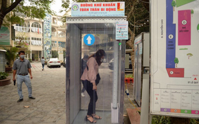 Video: Việt Nam sản xuất thành công buồng khử khuẩn di động phòng dịch Covid-19