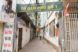 Cách ly khu vực nhà nữ tiếp viên hàng không nhiễm Covid-19 ở Thanh Xuân, Hà Nội