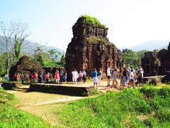 Thánh địa Mỹ Sơn tạm dừng đón khách tham quan