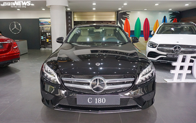 Cận cảnh xe sang Mercedes-Benz C180 được 'bình dân hoá'