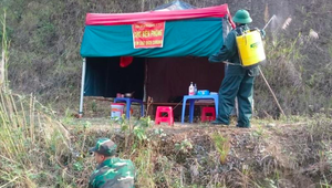 Cảm động chuyện người lính biên phòng ở chốt dã chiến chống dịch Covid-19