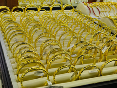 Giá vàng trong nước lao dốc, giới đầu cơ lỗ nặng