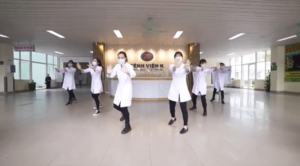 Video: Y bác sĩ Bệnh viện K nhảy vũ điệu 'Ghen Cô Vy'