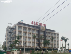 700 chuyên gia Hàn Quốc mặc đồ bảo hộ, đi xe chuyên dụng về cách ly tại Bắc Ninh