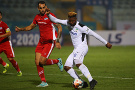 V-League trước giờ phán quyết: Rút ngắn số trận, đá sân không khán giả?