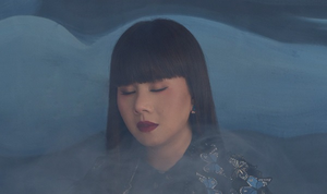 Hoa hậu Hằng Nguyễn chụp ảnh thời trang đậm màu liêu trai