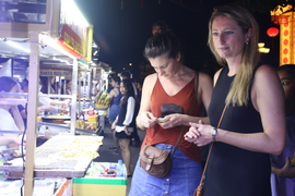 Phố cổ Hội An tạm đóng cửa 2 chợ đêm