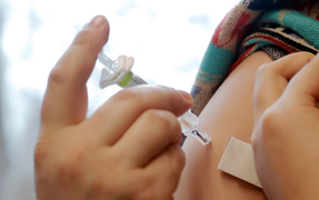 Bắt y tá 'dỏm' tiêm vaccine Covid-19 tự pha chế cho hàng chục người