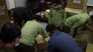 Clip: Tạm giữ nửa triệu chiếc khẩu trang không có hoá đơn chứng từ 