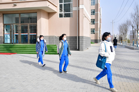 Học sinh Trung Quốc trở lại trường