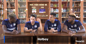 Hồng Duy dạy các ngoại binh hát nhạc Sơn Tùng MTP