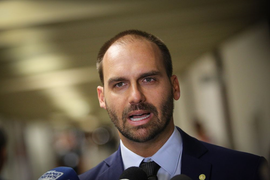 Con trai Tổng thống Brazil nói Trung Quốc giấu dịch Covid-19, Bắc Kinh nổi giận