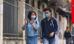 Bộ GD&ĐT khuyên lưu học sinh hạn chế di chuyển, cân nhắc việc về nước