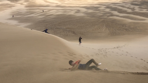 Kỳ lạ sa mạc cát giữa thành phố ở Nhật 