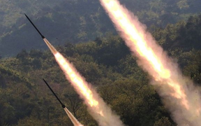 Triều Tiên lại phóng tên lửa giữa lúc thế giới 'gồng mình' chống Covid-19