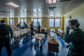 Covid-19: 'Khi ác mộng này kết thúc, tôi sẽ làm cho bố một lễ tang tử tế'