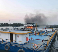 Sà lan 1.000 tấn chở xăng dầu bốc cháy ngùn ngụt trên sông Đồng Nai