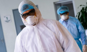 Bác sĩ mắc Covid-19 tham gia chống dịch từ những ngày đầu tiên