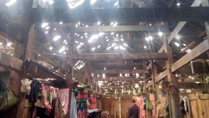 Mưa đá viên to bằng cái bát con làm thủng 500 mái nhà ở Sơn La