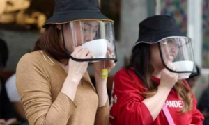 Mũ 'chống dịch' có ngăn được  virus corona?