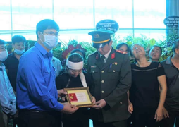 Tặng huy hiệu 'Tuổi trẻ dũng cảm' cho chiến sĩ công an hy sinh khi làm nhiệm vụ
