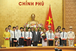 20 gương mặt trẻ Việt Nam 2019 trích tiền thưởng ủng hộ chống Covid-19, hạn mặn