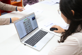 Giáo viên giảng dạy trực tuyến thế nào mùa dịch Covid-19?