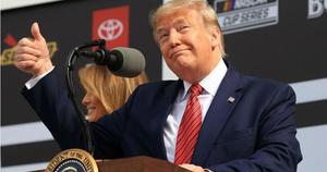 Tổng thống Donald Trump chúc mừng Nhật Bản và IOC hoãn Olympic