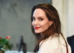Angelina Jolie ủng hộ 1 triệu USD giúp đỡ học sinh nội trú