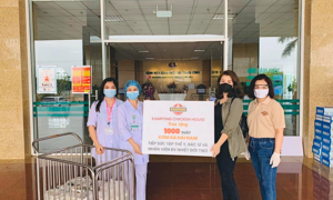 Cựu BTV Ngọc Diệp tặng 1000 suất cơm gà tới các y bác sĩ tuyến đầu chống dịch