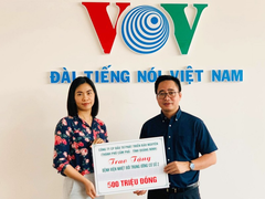 Ủng hộ 2 bác sĩ mắc Covid-19 mỗi người 100 triệu đồng