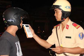 CSGT tung nhiều giải pháp kiểm tra nồng độ cồn mùa dịch Covid-19