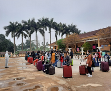 Tiểu đoàn không ngủ để đón du học sinh Việt về nước tránh dịch Covid-19